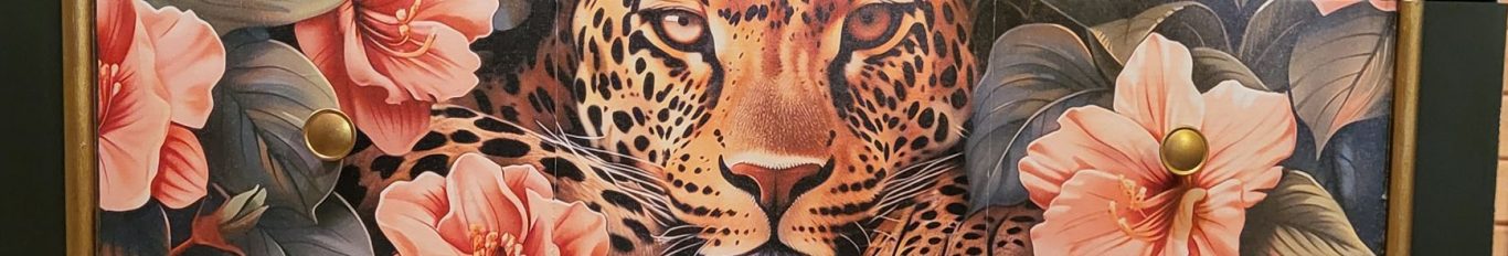 Leopard und Blumenmotiv kombiniert