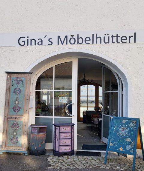 Eingang zu Gina's Möbelhüttle
